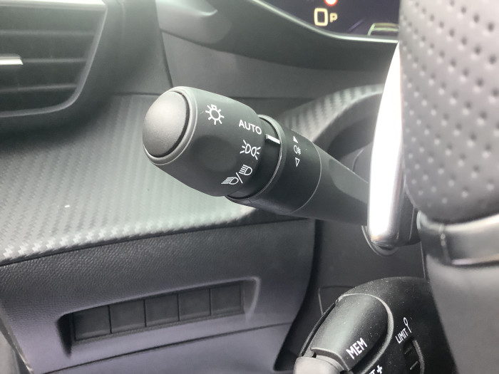 Peugeot 208 Nouvelle Hybrid 100 e-DCS6 GT