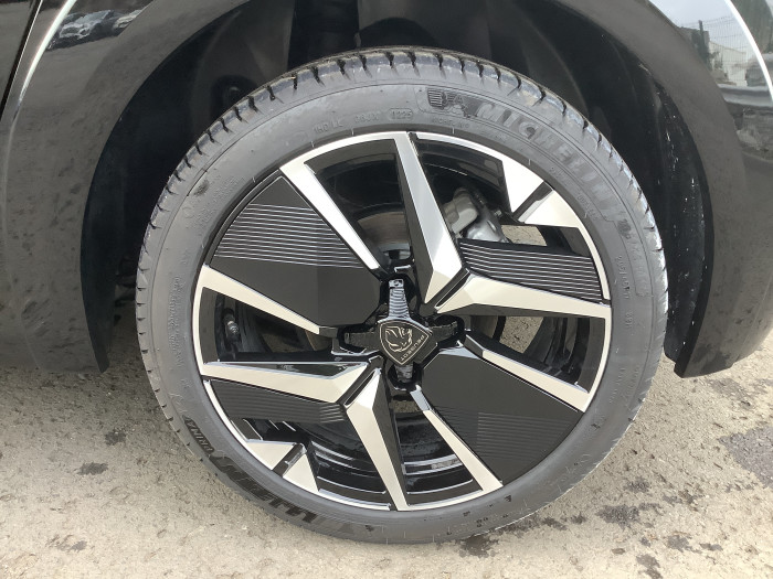 Peugeot 208 Nouvelle Hybrid 100 e-DCS6 GT