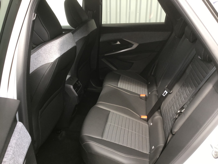 Peugeot 3008 Nouveau Hybrid 136 e-DCS6 Allure