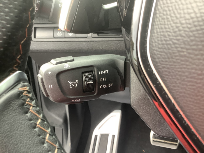 Peugeot 3008 Hybrid 136 e-DCS6 GT