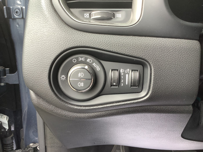 Jeep RENEGADE Nouveau 1.5 Turbo T4 130 ch BVR7 e-Hybrid Summit