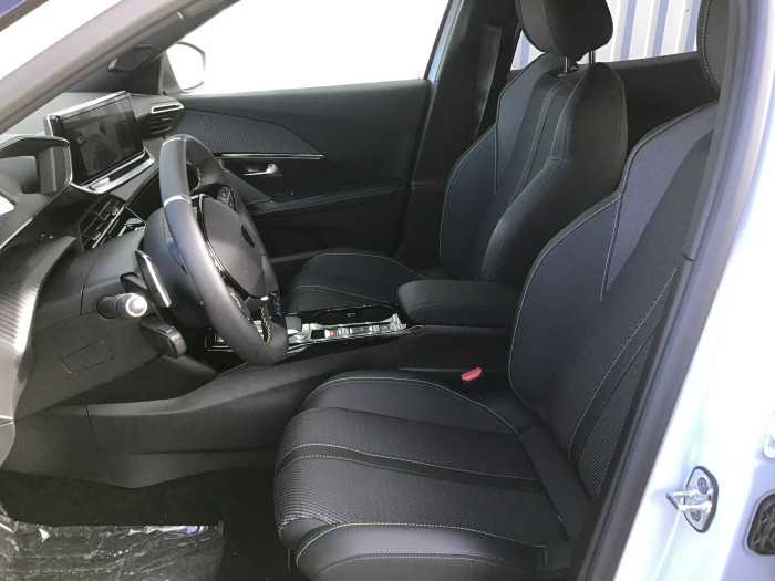 Peugeot 2008 Nouveau PureTech 130 S&S EAT8 GT