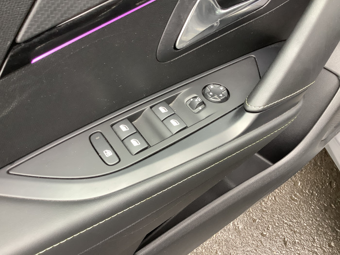 Peugeot 208 Nouvelle PureTech 100 S&S BVM6 GT