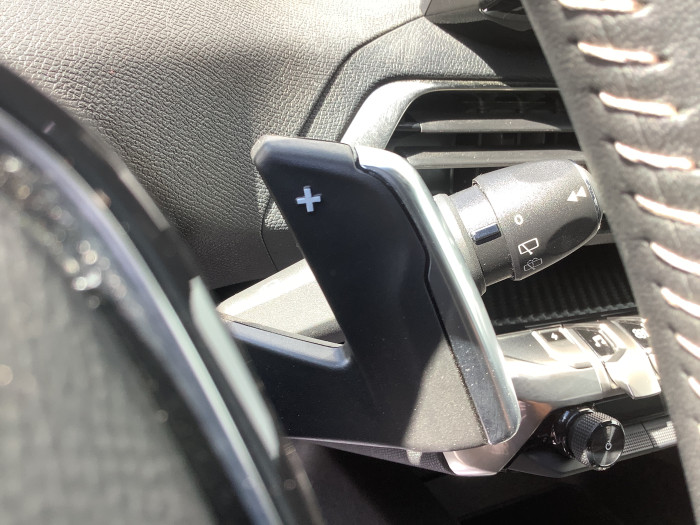 Peugeot 3008 Hybrid 180 e-EAT8 Allure Pack