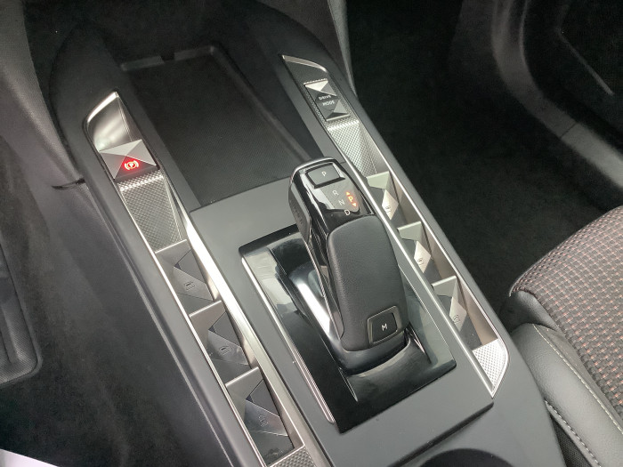 DS DS 3 Nouveau PureTech 130 EAT8 Performance Line