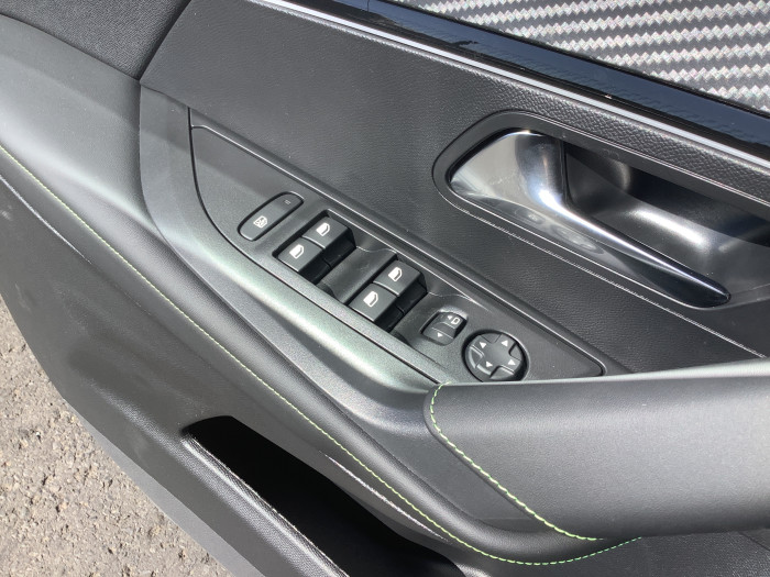 Peugeot 2008 Nouveau Hybrid 145 e-DCS6 GT