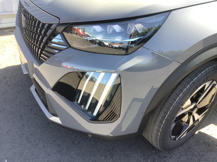 Peugeot 2008 Nouveau Hybrid 145 e-DCS6 GT