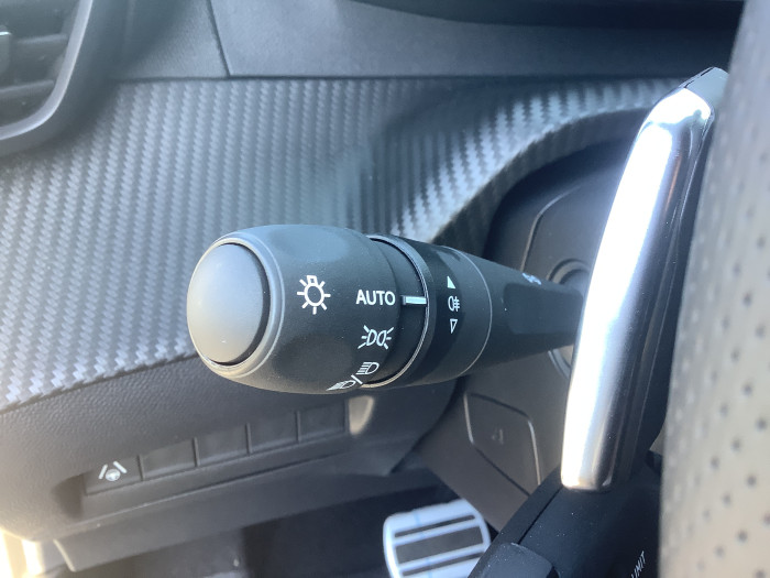 Peugeot 2008 Nouveau Hybrid 145 e-DCS6 GT