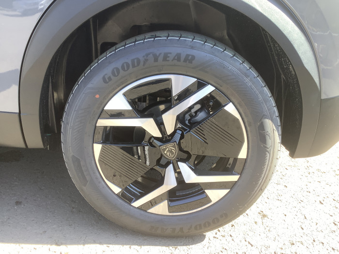Peugeot 2008 Nouveau Hybrid 145 e-DCS6 GT