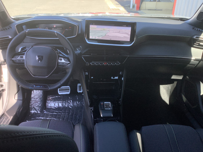 Peugeot 2008 Nouveau Hybrid 145 e-DCS6 GT