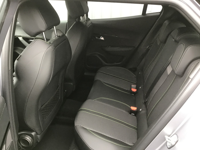 Peugeot 2008 Nouveau PureTech 130 S&S EAT8 GT