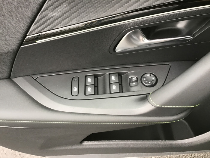 Peugeot 2008 Nouveau PureTech 130 S&S EAT8 GT