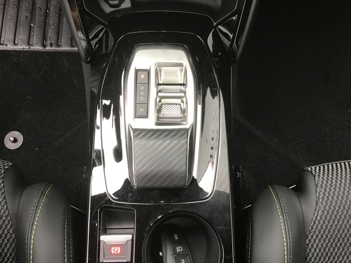 Peugeot 2008 Nouveau PureTech 130 S&S EAT8 GT